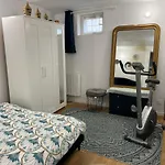 Rez-de-jardin Cozy Apartament Houilles