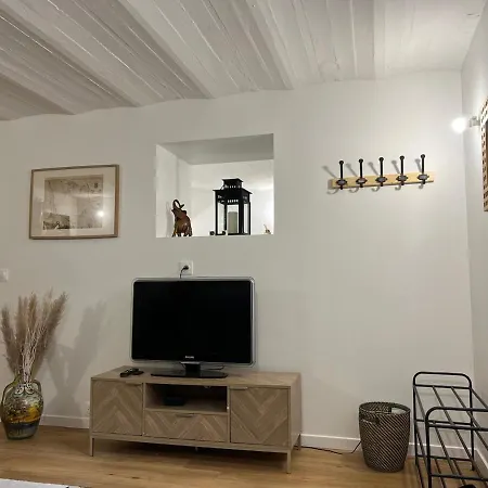 Апартаменты Rez-de-jardin Cozy Houilles